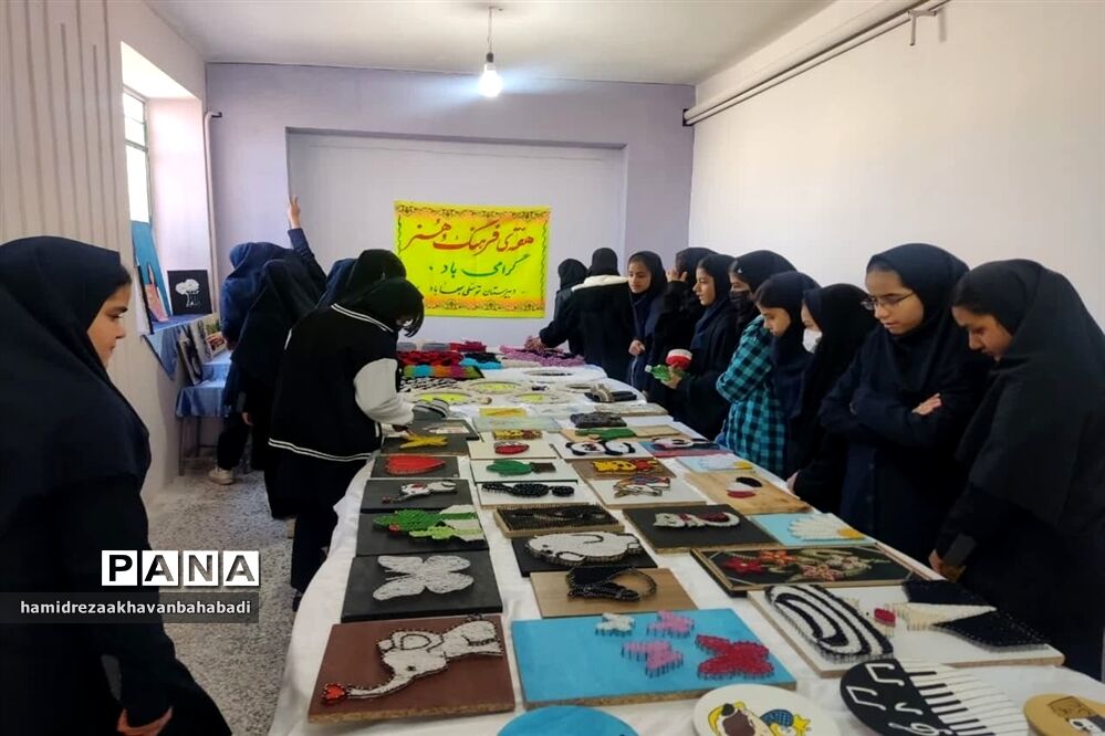 نمایشگاه آثار هنری دانش‌آموزان دبیرستان دخترانه توسلی بهاباد گشایش یافت