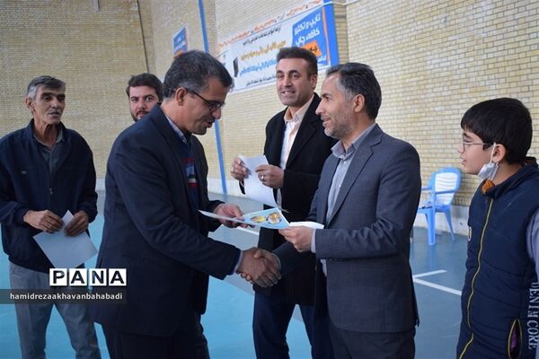 تیم والیبال شهید نظری دبیرستان ابن سینا بهاباد قهرمان مسابقات والیبال جام فجر شد