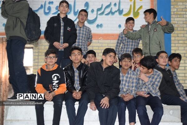 تیم والیبال شهید نظری دبیرستان ابن سینا بهاباد قهرمان مسابقات والیبال جام فجر شد