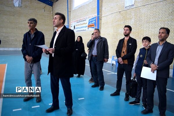 تیم والیبال شهید نظری دبیرستان ابن سینا بهاباد قهرمان مسابقات والیبال جام فجر شد