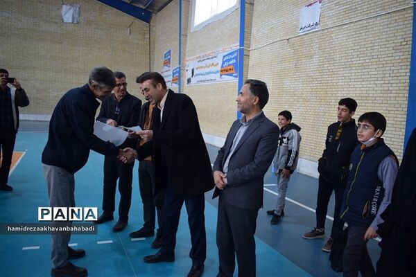 تیم والیبال شهید نظری دبیرستان ابن سینا بهاباد قهرمان مسابقات والیبال جام فجر شد