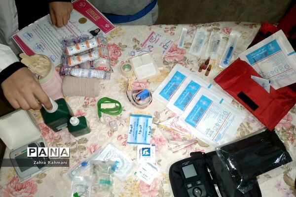 برگزاری مانور یاوران انقلاب در دبیرستان حجاب ناحیه یک شهرری