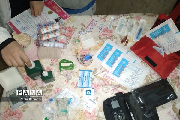 برگزاری مانور یاوران انقلاب در دبیرستان حجاب ناحیه یک شهرری