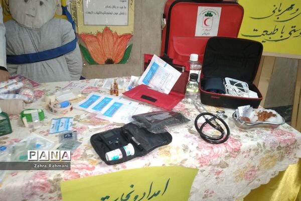 برگزاری مانور یاوران انقلاب در دبیرستان حجاب ناحیه یک شهرری
