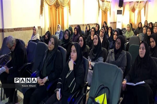 نشست صمیمی مدیرکل آموزش و پرورش مازندران با مدیران مدارس شهرستان عباس‌آباد