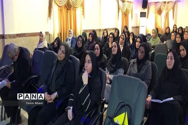 نشست صمیمی مدیرکل آموزش و پرورش مازندران با مدیران مدارس شهرستان عباس‌آباد