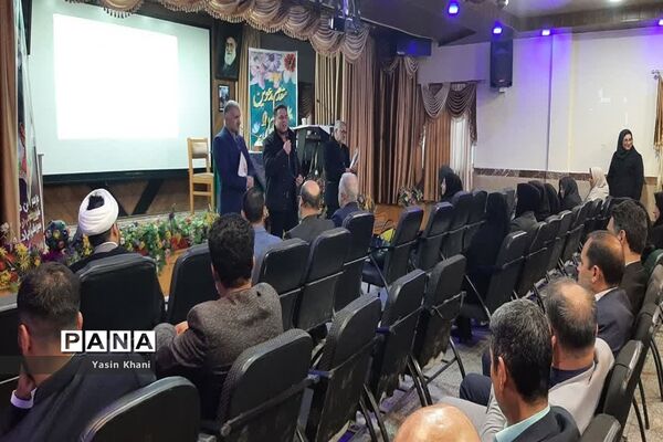 نشست صمیمی مدیرکل آموزش و پرورش مازندران با مدیران مدارس شهرستان عباس‌آباد