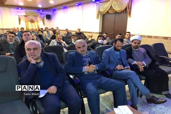 نشست صمیمی مدیرکل آموزش و پرورش مازندران با مدیران مدارس شهرستان عباس‌آباد