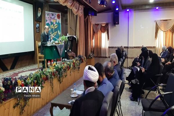 نشست صمیمی مدیرکل آموزش و پرورش مازندران با مدیران مدارس شهرستان عباس‌آباد