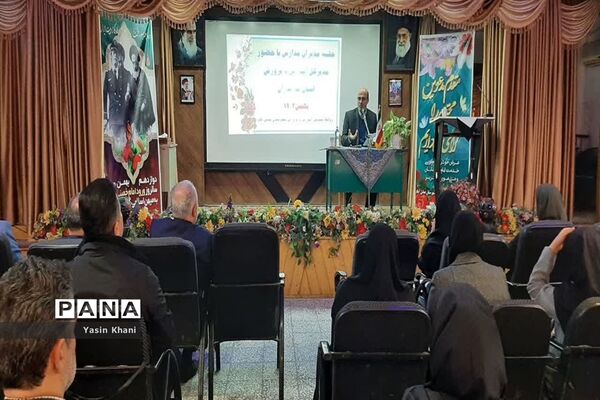 نشست صمیمی مدیرکل آموزش و پرورش مازندران با مدیران مدارس شهرستان عباس‌آباد
