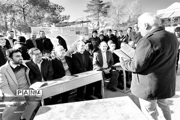 افتتاحیه جشنواره شصت برگ به یاد قصه‌های مجید در دبیرستان شهید حلبیان ناحیه ۴