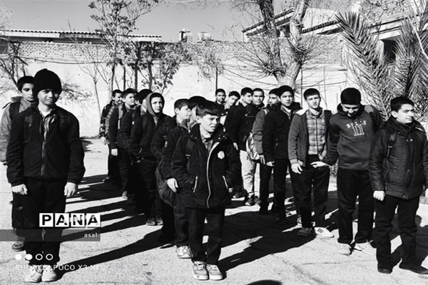 افتتاحیه جشنواره شصت برگ به یاد قصه‌های مجید در دبیرستان شهید حلبیان ناحیه ۴