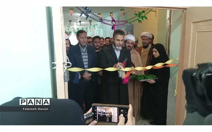 بازدید دبیرکل انجمن اسلامی دانش‌آموزان ‌از نمایشگاه‌های مدرسه انقلاب ‌فاروج