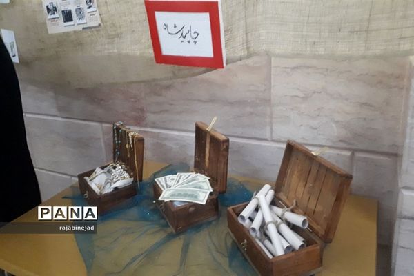 نمایشگاه مدرسه انقلاب در دبیرستان علم وادب ابرکوه