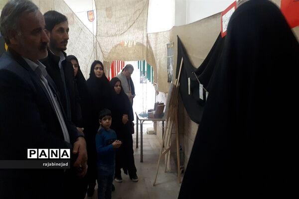 نمایشگاه مدرسه انقلاب در دبیرستان علم وادب ابرکوه