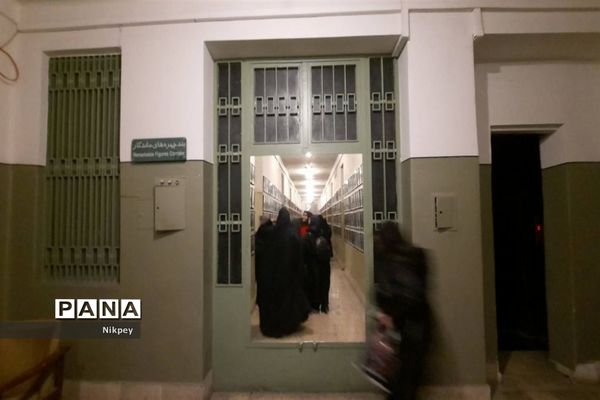 بازدید دانش‌آموزان دبیرستان حجاب از موزه عبرت