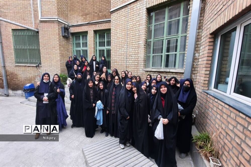 بازدید دانش‌آموزان دبیرستان حجاب از موزه عبرت