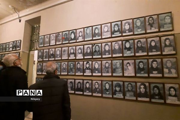 بازدید دانش‌آموزان دبیرستان حجاب از موزه عبرت