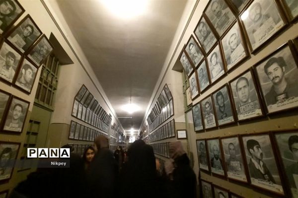 بازدید دانش‌آموزان دبیرستان حجاب از موزه عبرت