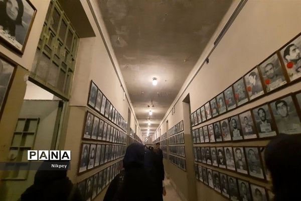 بازدید دانش‌آموزان دبیرستان حجاب از موزه عبرت