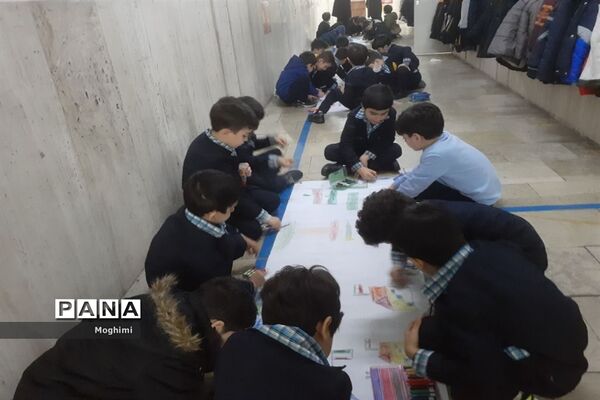نقاشی همگانی در دبستان احمد معینی منطقه ۱۳