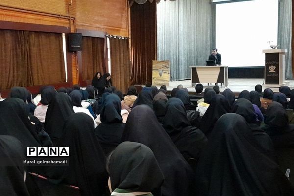 دومین جشن تکلیف سیاسی برای رای اولی ها در ورامین