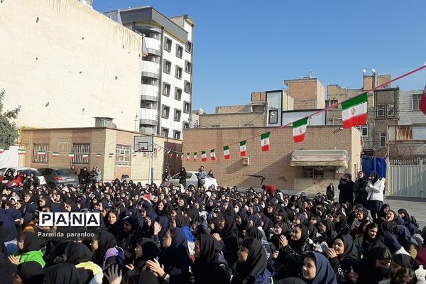 کارناوال شادی مدرسه نشاط به‌مناسبت دهه فجر و هفته فرهنگ و هنر در بهارستان‌2