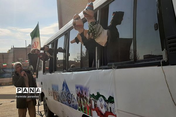 کارناوال شادی مدرسه نشاط به‌مناسبت دهه فجر و هفته فرهنگ و هنر در بهارستان‌2