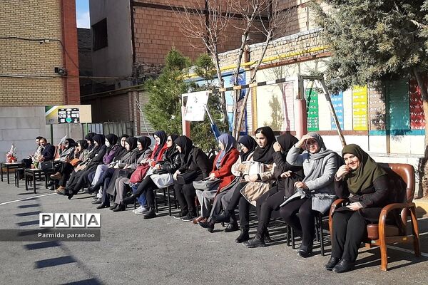 کارناوال شادی مدرسه نشاط به‌مناسبت دهه فجر و هفته فرهنگ و هنر در بهارستان‌2