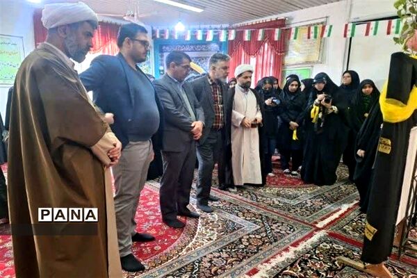 نمایشگاه انقلاب در دبیرستان شاهد دختران قائمشهر