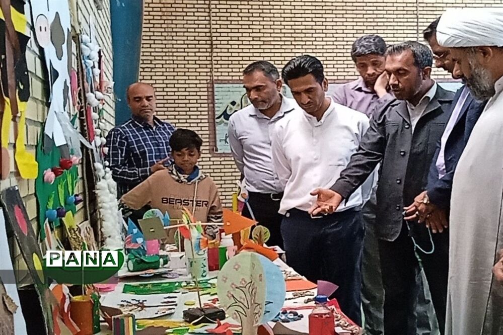 نمایشگاه دست سازه های دانش‌آموزی در جزیره هرمز