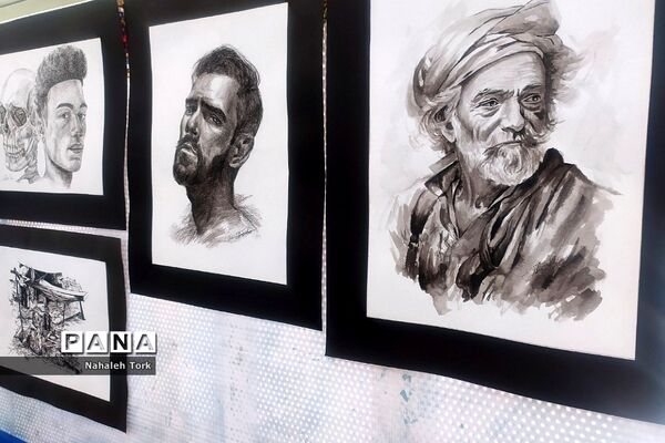 برگزاری نمایشگاه فرهنگ و هنر در هنرستان ایثار۲ ناحیه یک شهرری