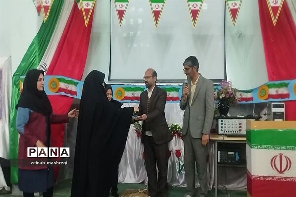 حضور مدیر سازمان دانش‌آموزی استان اصفهان در برنامه رادیو‌ کاشان وبازدید از مدارس کاشان در دهه فجر