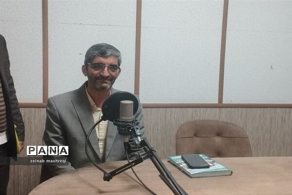 حضور مدیر سازمان دانش‌آموزی استان اصفهان در برنامه رادیو‌ کاشان وبازدید از مدارس کاشان در دهه فجر