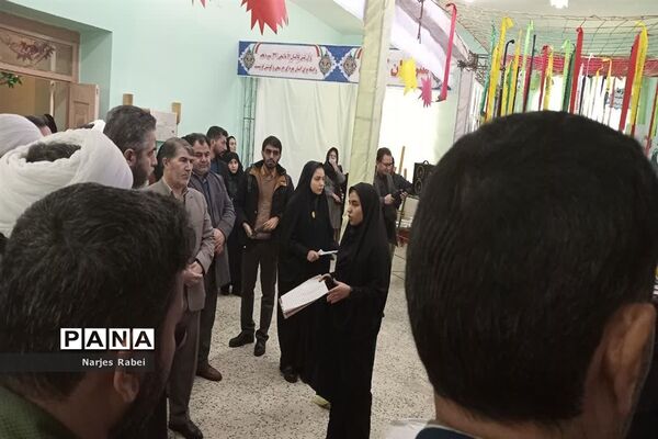 حضور دبیرکل اتحادیه انجمن های اسلامی دانش آموزان کشور در نمایشگاه مدرسه انقلاب