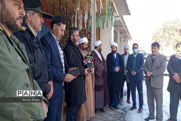 حضور دبیرکل اتحادیه انجمن های اسلامی دانش آموزان کشور در نمایشگاه مدرسه انقلاب