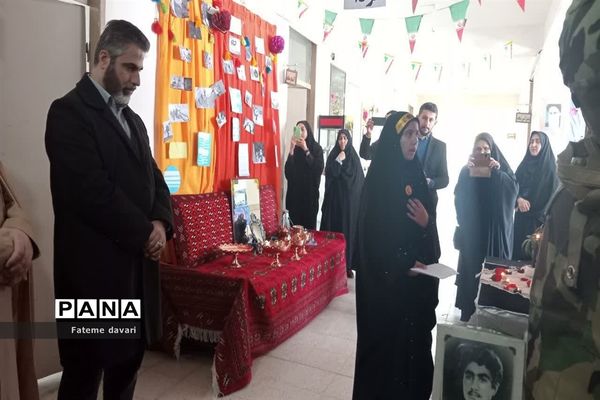 حضور دبیرکل اتحادیه انجمن های اسلامی دانش آموزان کشور در نمایشگاه مدرسه انقلاب