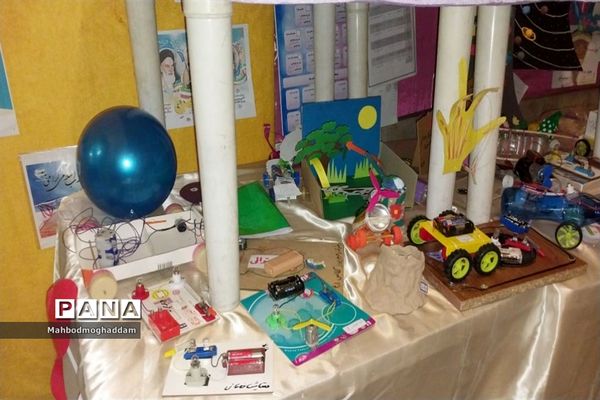 نمایشگاه  علمی دانش‌آموزان دبستان شیخ مرتضی انصاری منطقه ۱۳