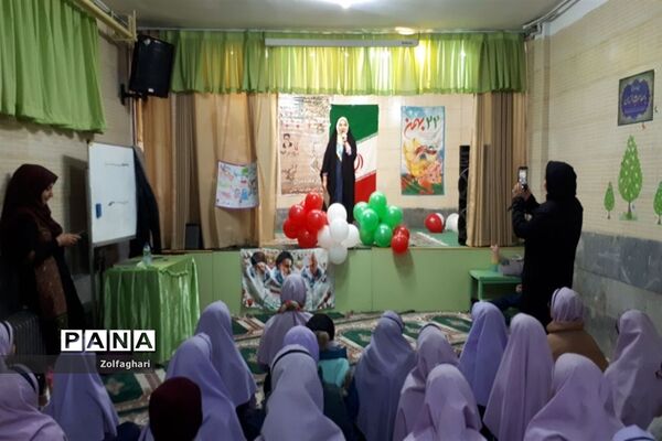 جشن دهه فجر در دبستان دخترانه فرهنگ منطقه ۱۳