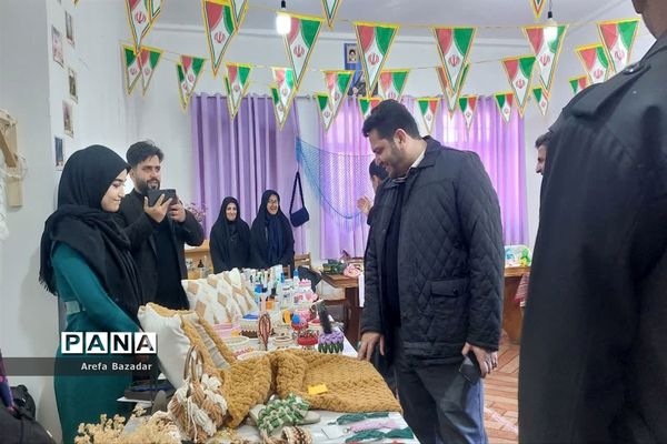 بازدید فرماندار نور از بازارچه کسب و کار کوچک بلده