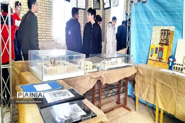 نمایشگاه ایده‌های خلاقانه دانش‌آموزی به‌مناسبت دهه فجر