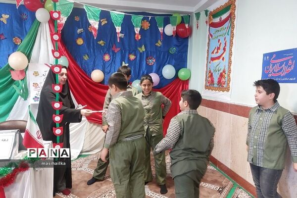 جشن انقلاب در مدرسه پسرانه ابوعلی‌سینا شهرستان فیروزکوه