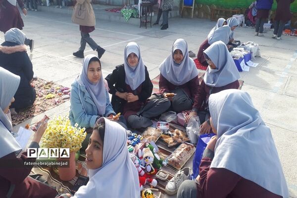 برگزاری بازراچه دانش‌آموزی در دبستان فاطمیه ابرکوه