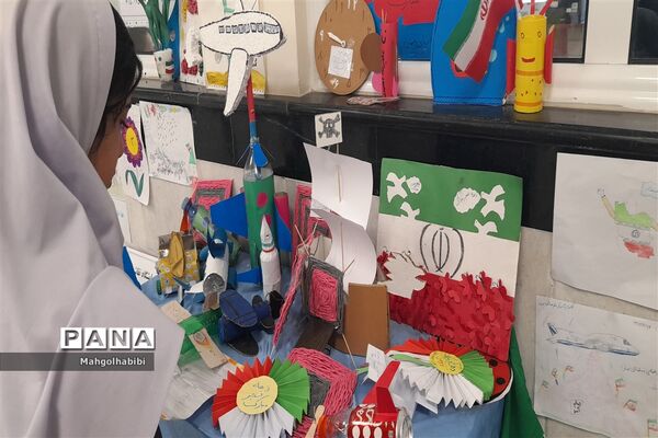 حال و هوای دهه‌ی فجر در دبستان عذرا پورشهریاری