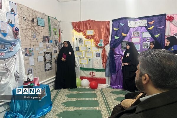 افتتاحیه نمایشگاه مدرسه انقلاب