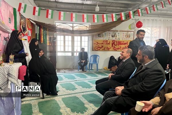 افتتاحیه نمایشگاه مدرسه انقلاب