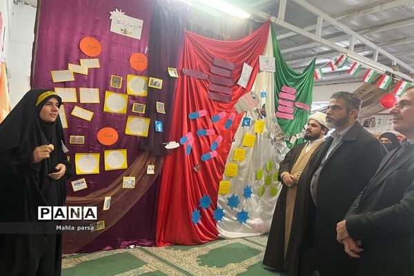 افتتاحیه نمایشگاه مدرسه انقلاب