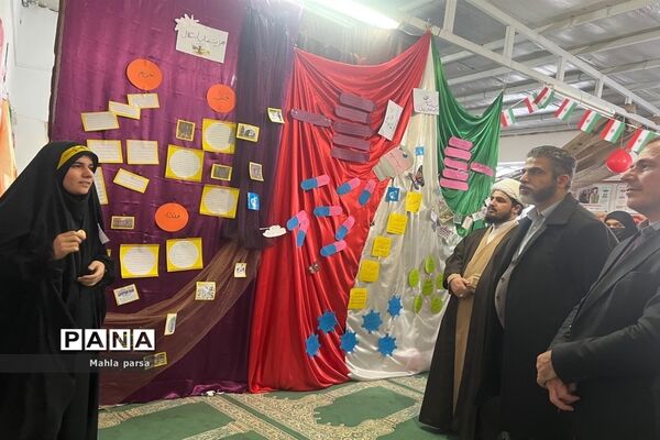افتتاحیه نمایشگاه مدرسه انقلاب