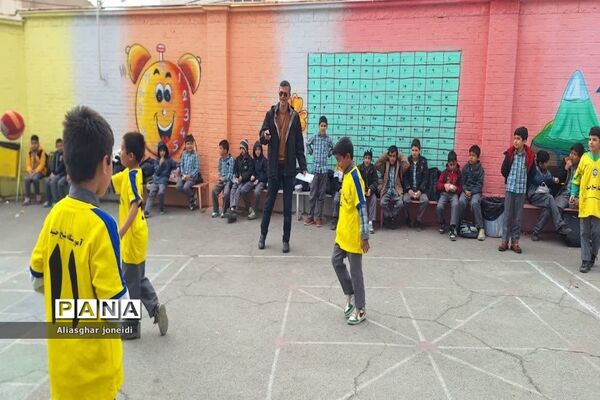 بازی‌ گروهی به‌مناسبت دهه فجر در آموزشگاه شیخ جنید پیشوا