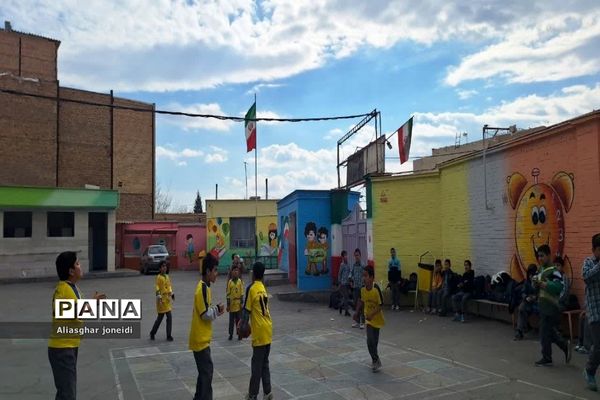 بازی‌ گروهی به‌مناسبت دهه فجر در آموزشگاه شیخ جنید پیشوا